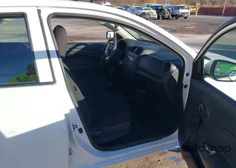 2017 Nissan Versa 1.6 S+ z USA, uszkodzony, nr VIN 3N1CN7AP5HL870363